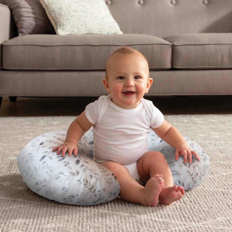 Boppy Nursing Pillow Grey Leaves หมอนรองให้นมเด็กสำหรับคุณแม่ chicco